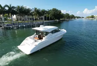 Thumbnail von Tiara Yachts 39 Coupe Triple Threat