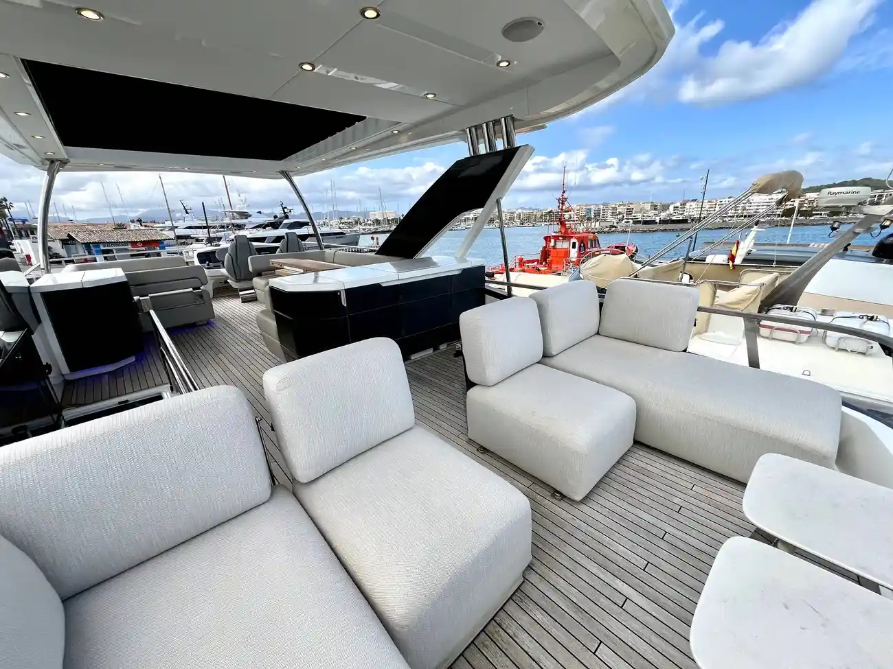 Thumbnail von Fairline Squadron 68