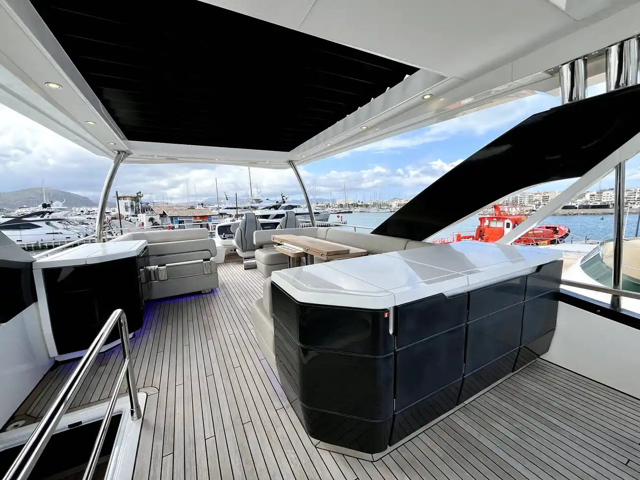 Thumbnail von Fairline Squadron 68