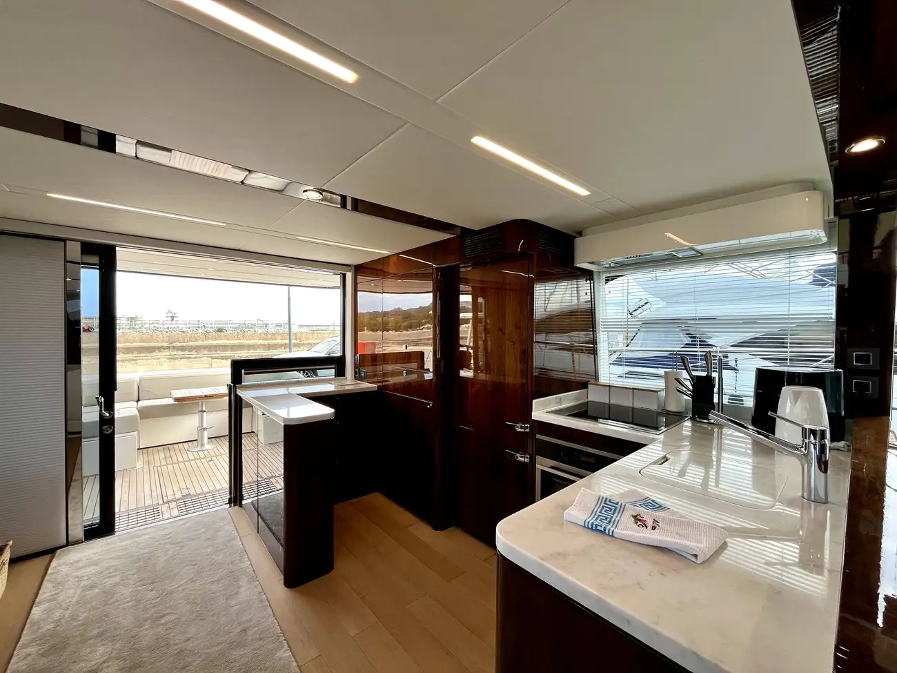 Thumbnail von Fairline Squadron 68