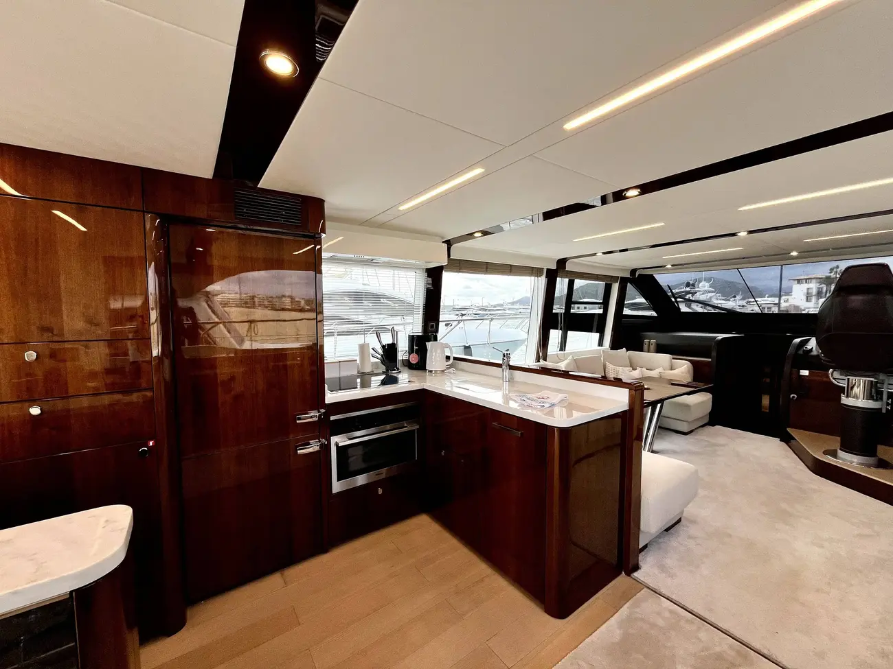 Thumbnail von Fairline Squadron 68