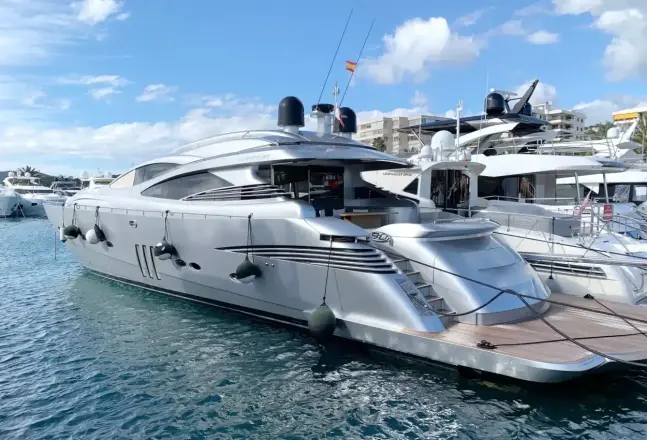 Pershing 90