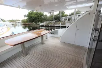 Thumbnail von Hatteras 80 Enclosed Bridge Skylounge