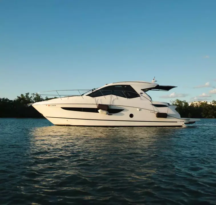 Sea Ray 350 Sundancer Coupe
