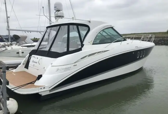 Cruisers Yachts 390 Coupe