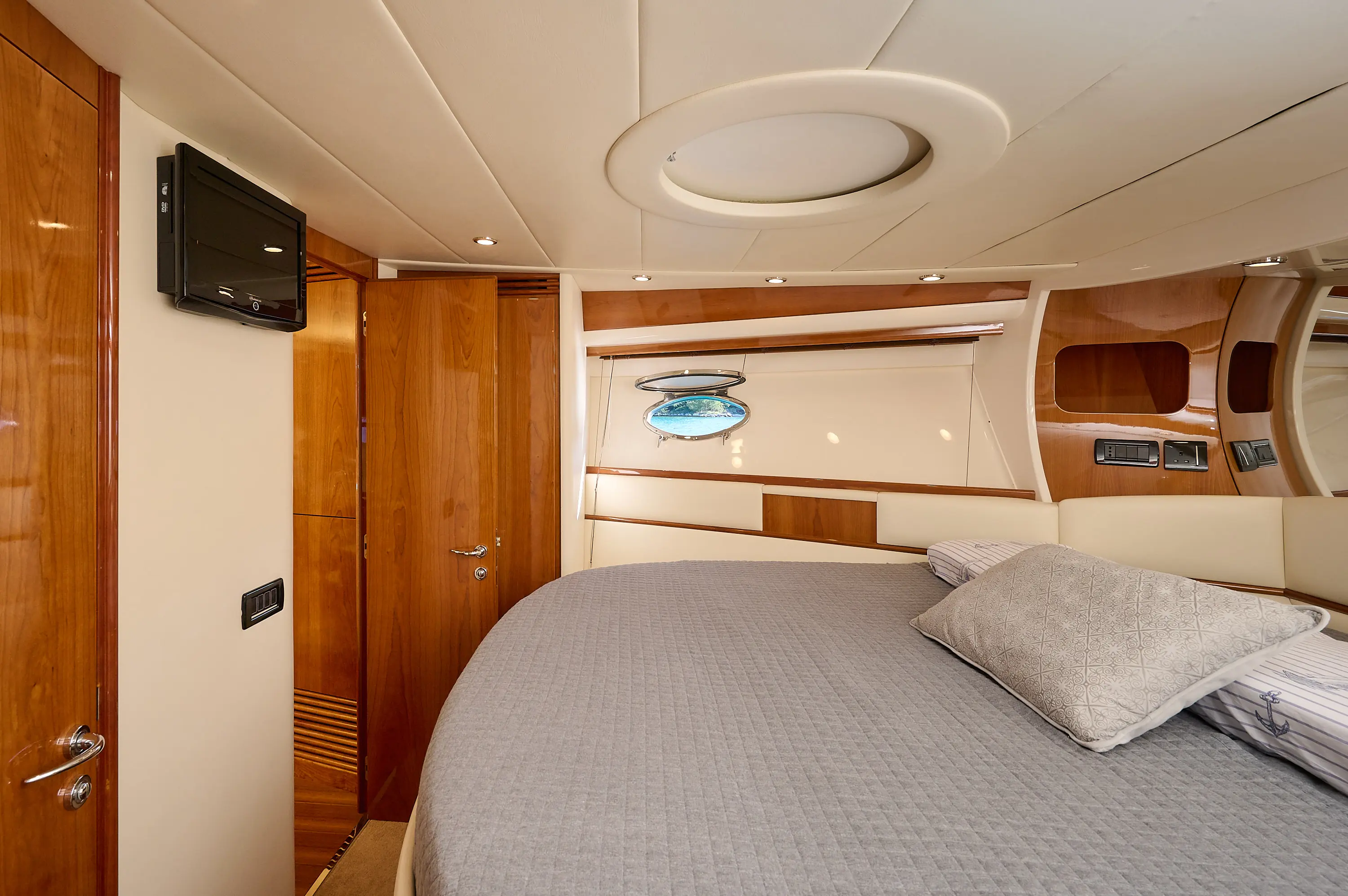 Thumbnail von Pershing 50