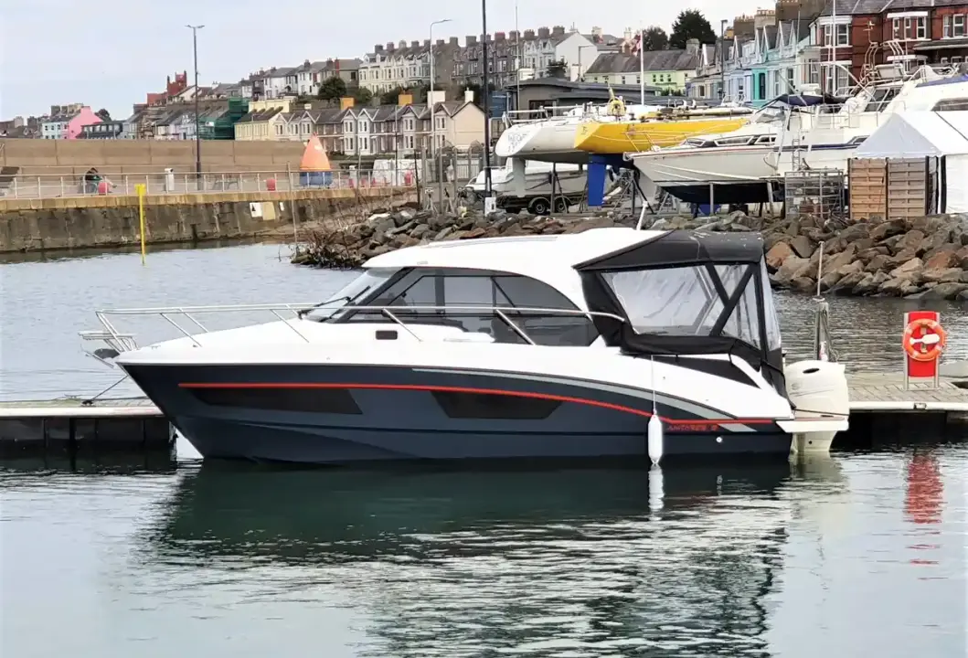 Beneteau Antares 9