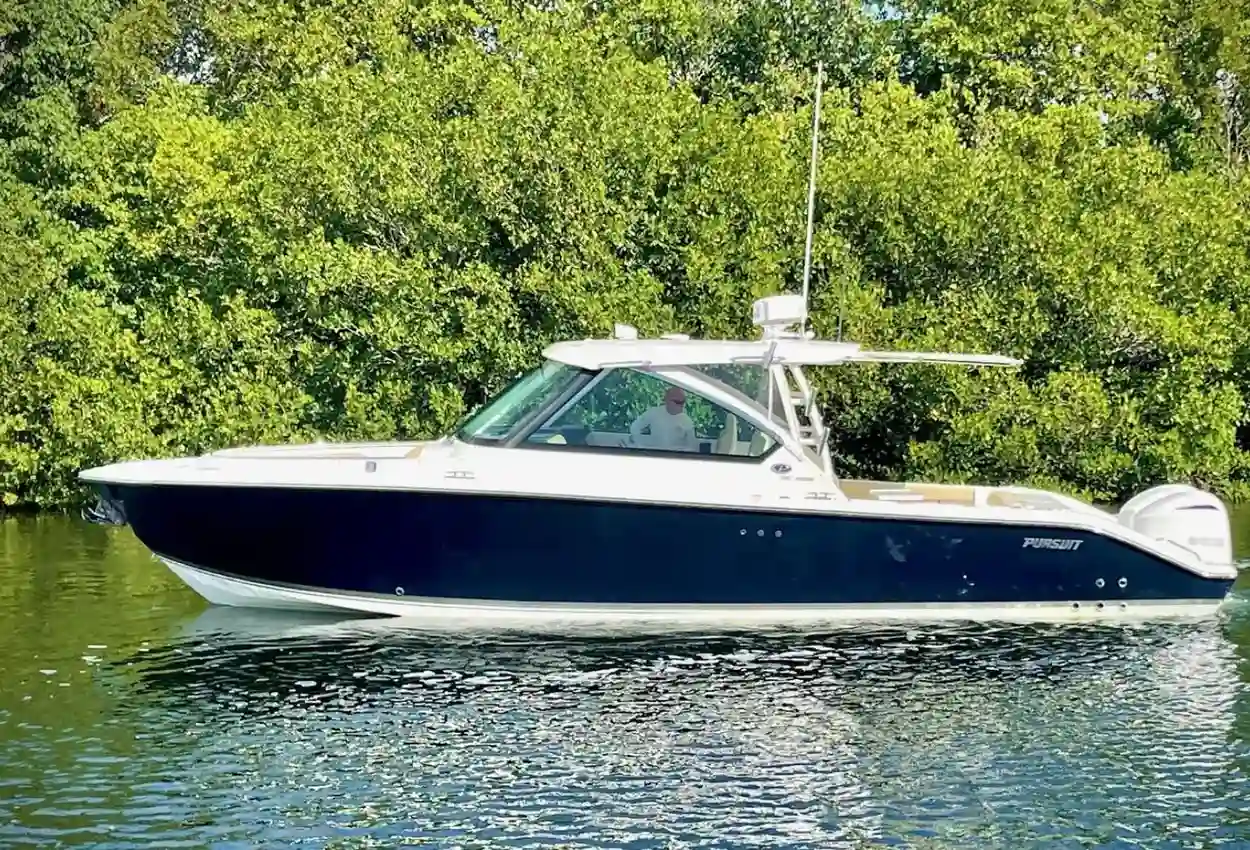 Pursuit DC 325 Sea Mi Amor