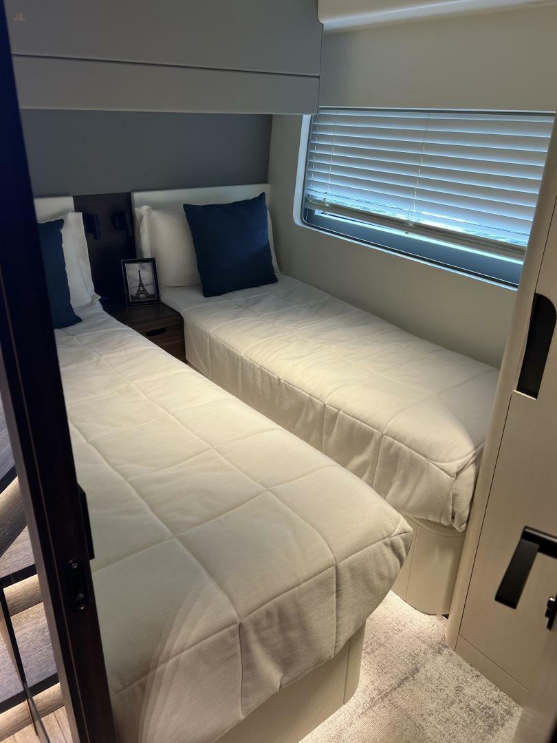 Thumbnail von Astondoa As5 Christa Lee