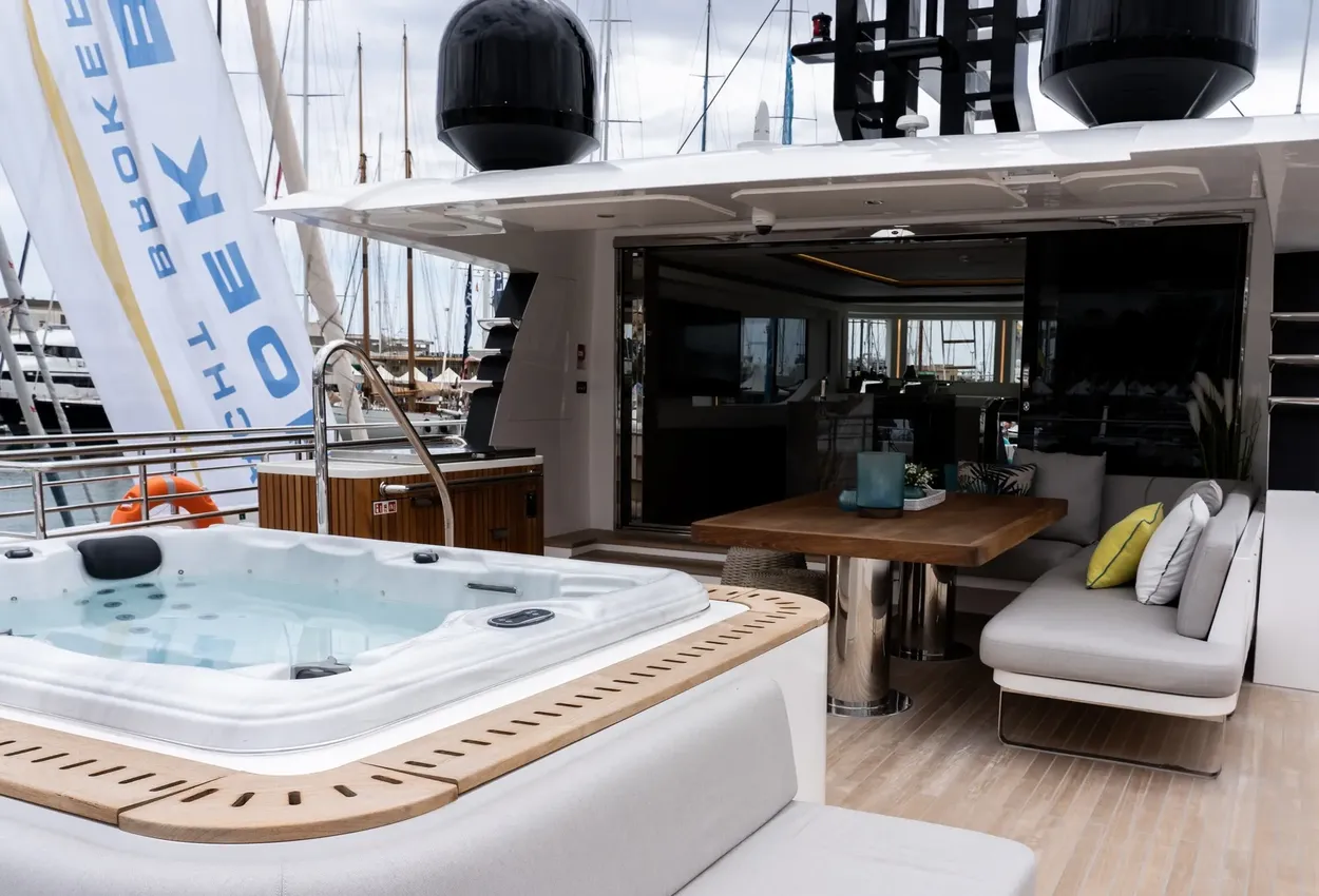 Thumbnail von Majesty 100