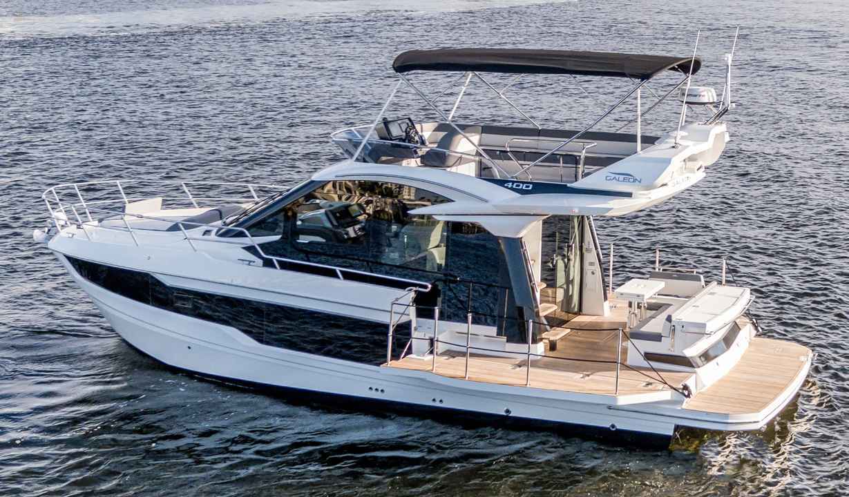 Galeon 400 Fly