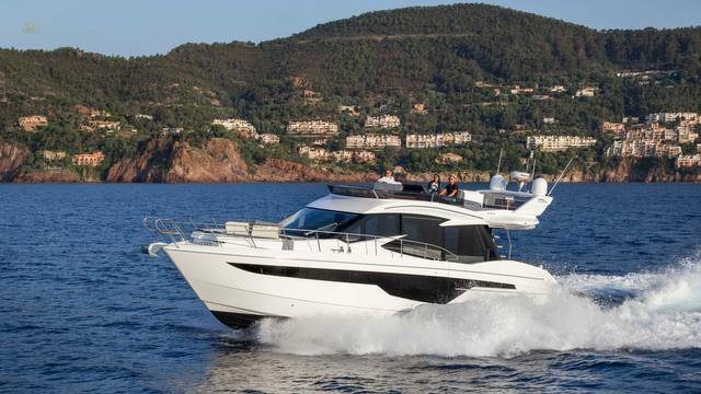 Galeon 500 Fly