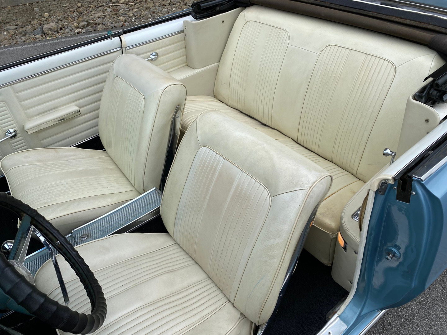 car-20460-1964-pontiac-gto-4-speed-tri-power14.jpeg