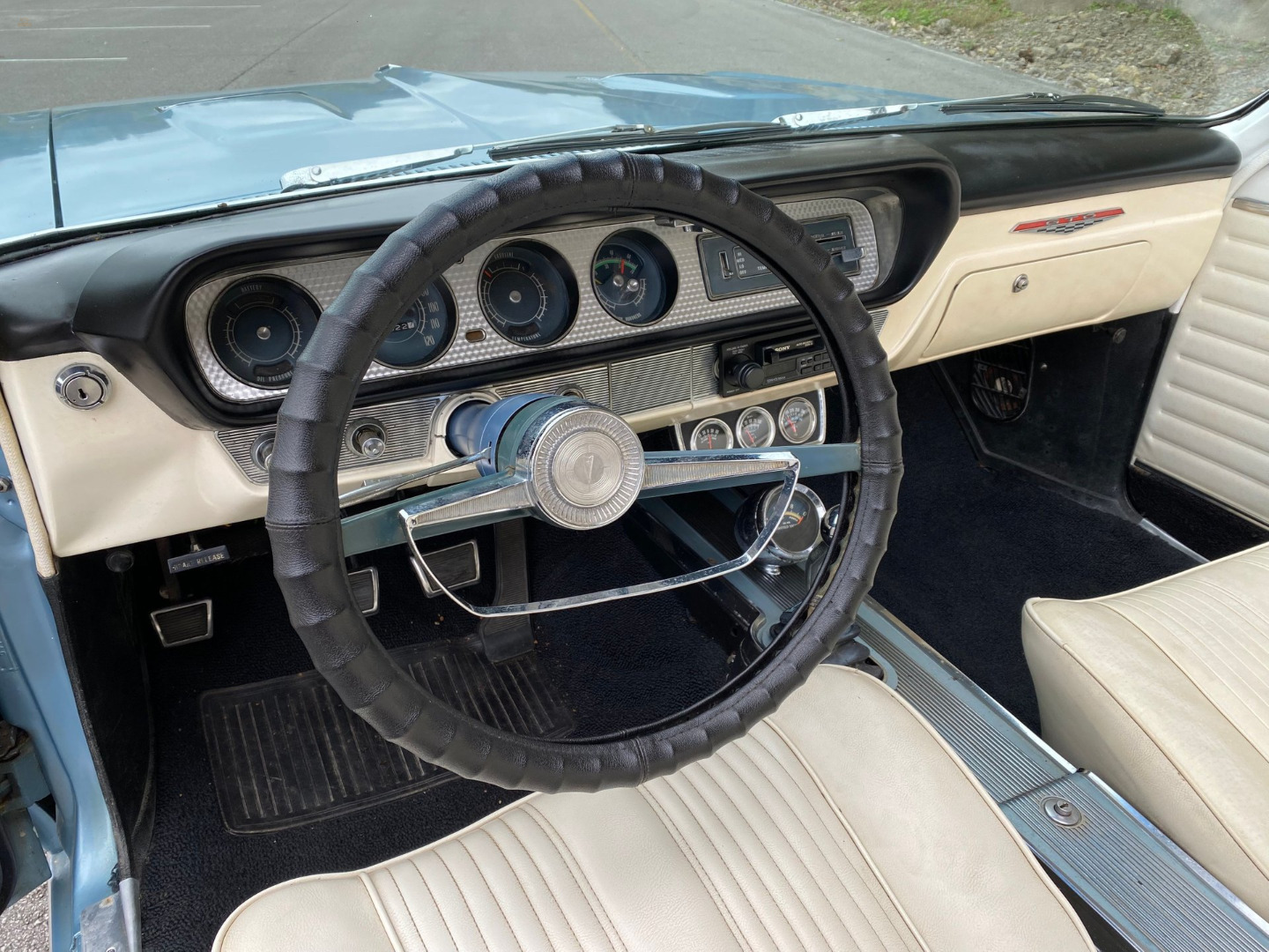 car-20460-1964-pontiac-gto-4-speed-tri-power16.jpeg