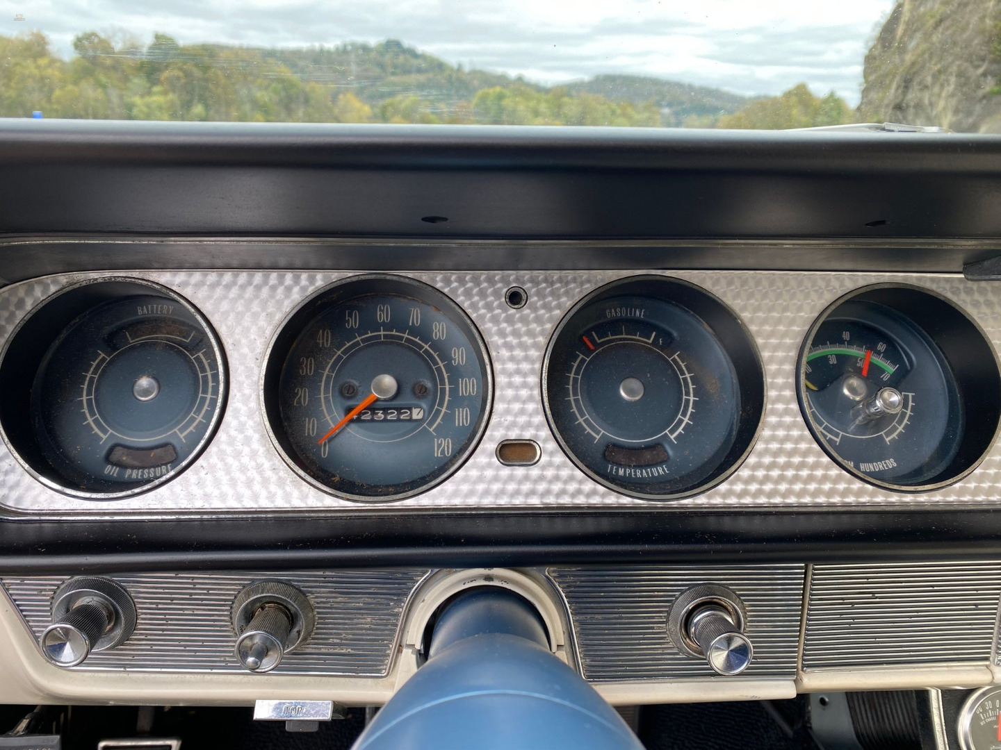 car-20460-1964-pontiac-gto-4-speed-tri-power17.jpeg