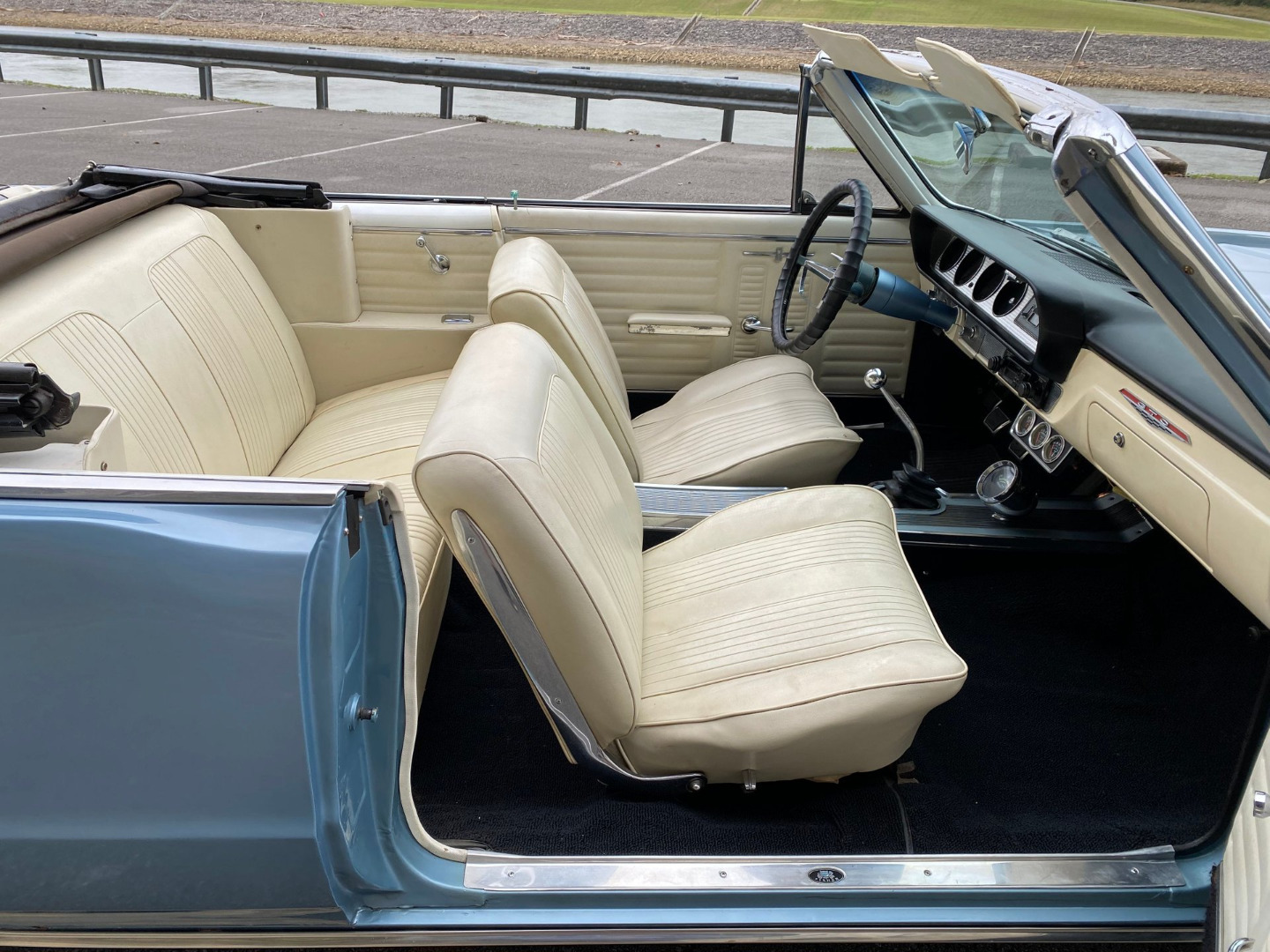 car-20460-1964-pontiac-gto-4-speed-tri-power21.jpeg