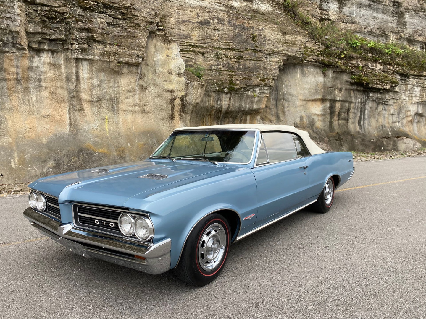 car-20460-1964-pontiac-gto-4-speed-tri-power31.jpeg