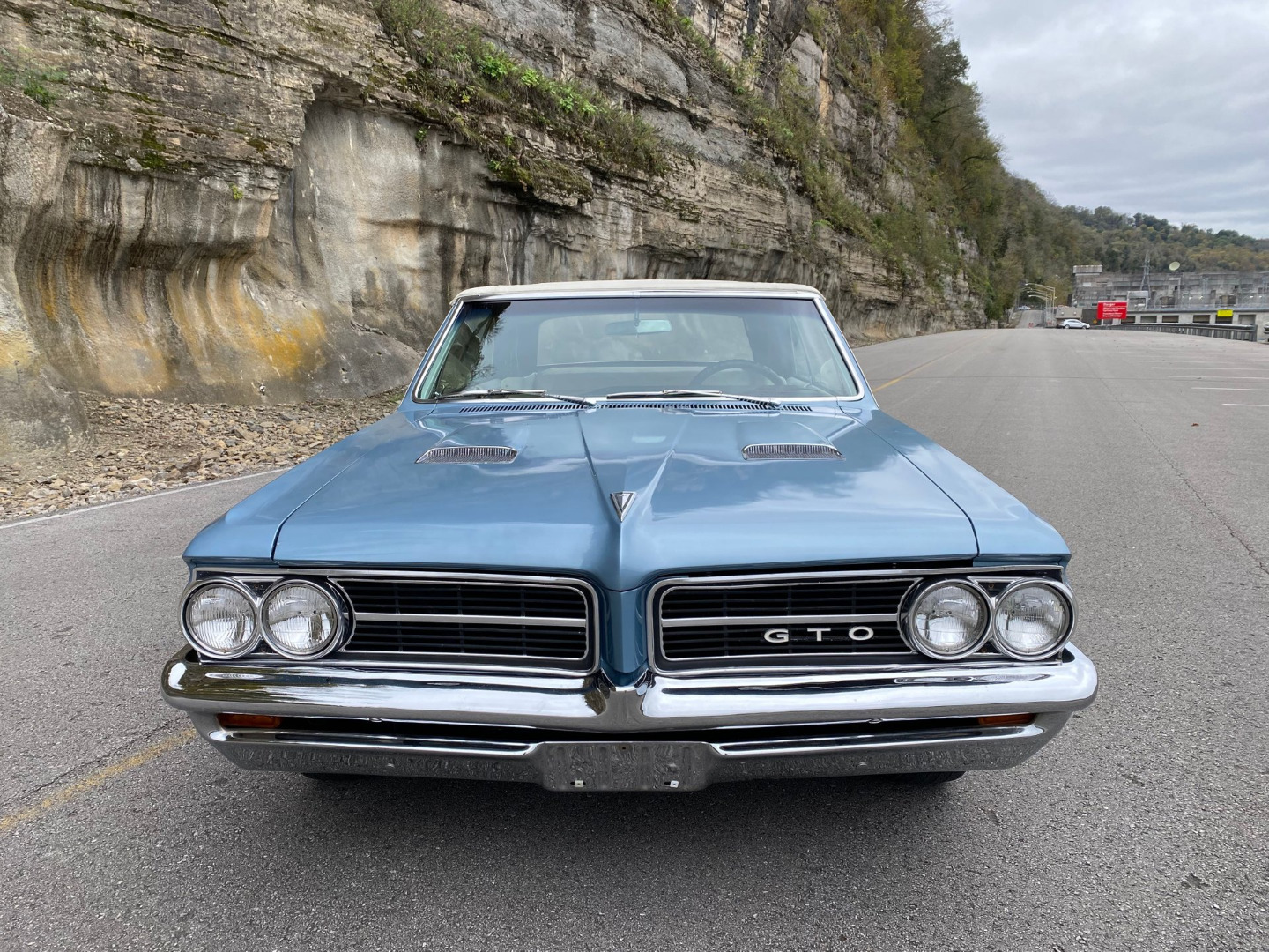 car-20460-1964-pontiac-gto-4-speed-tri-power32.jpeg