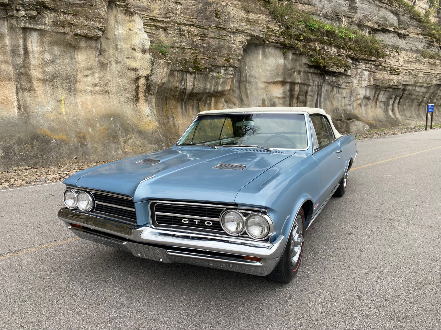 car-20460-1964-pontiac-gto-4-speed-tri-power56.jpeg