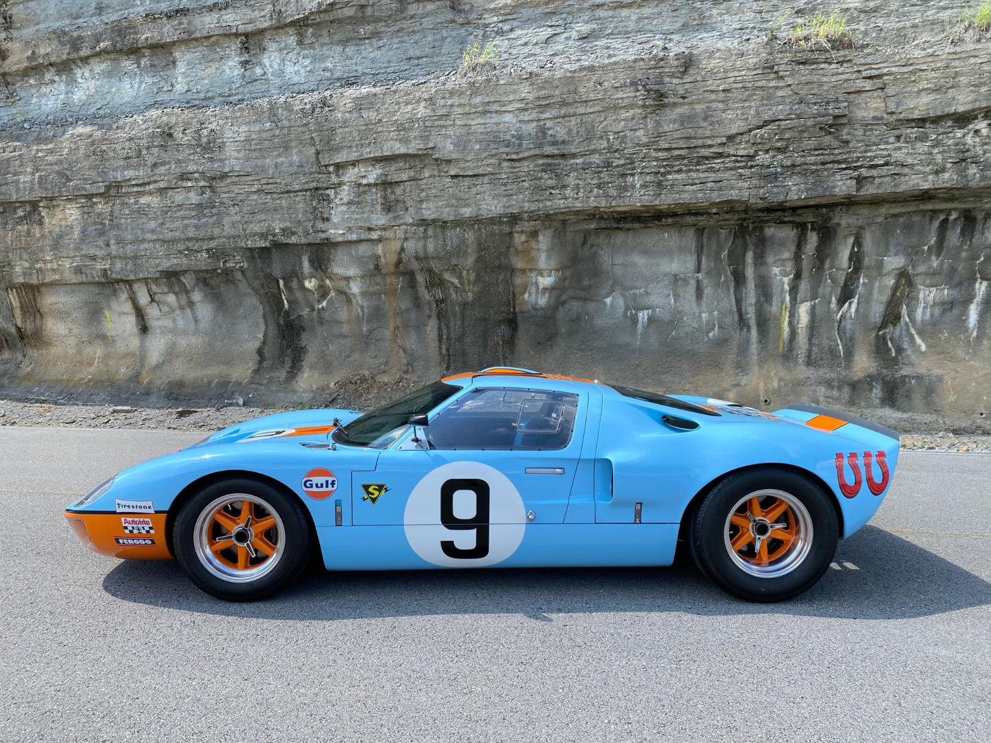 car-20462-1966-ford-gt40-mki13.jpeg