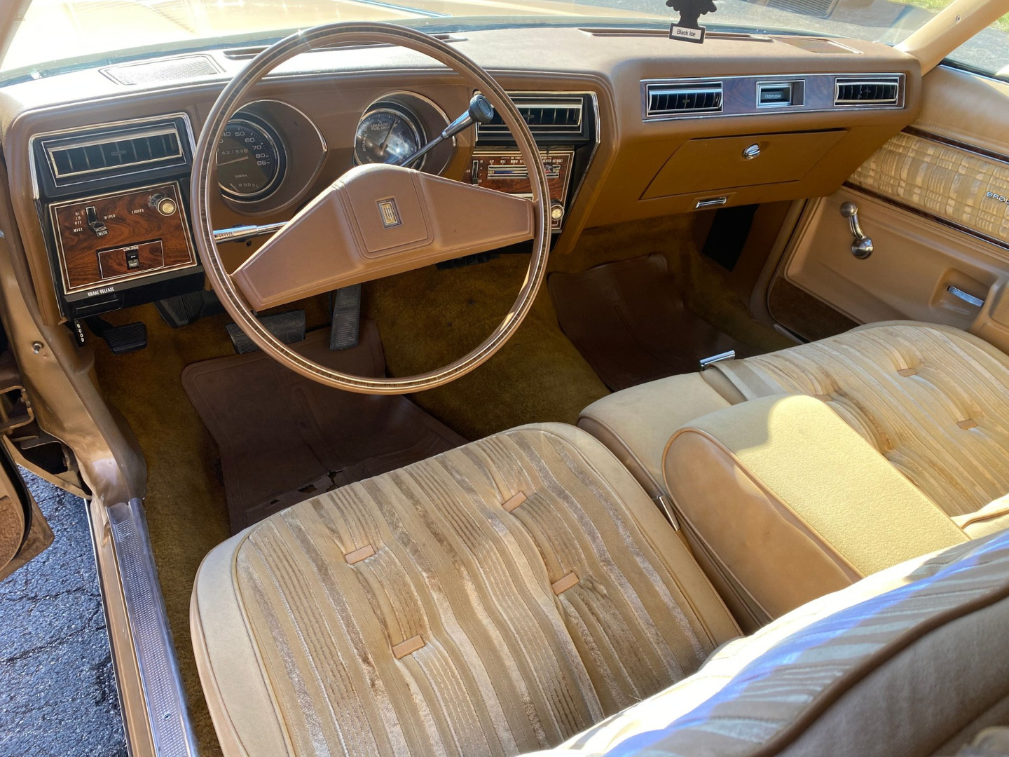 car-20467-1977-oldsmobile-cutlass-brougham13.jpeg