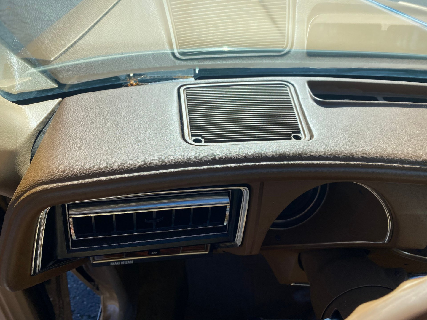 car-20467-1977-oldsmobile-cutlass-brougham14.jpeg