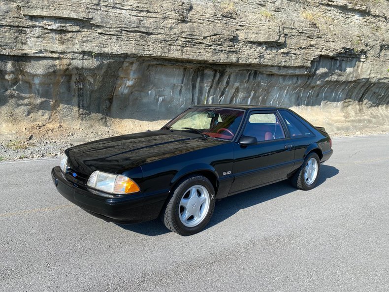 car-20470-1993-ford-mustang.jpeg