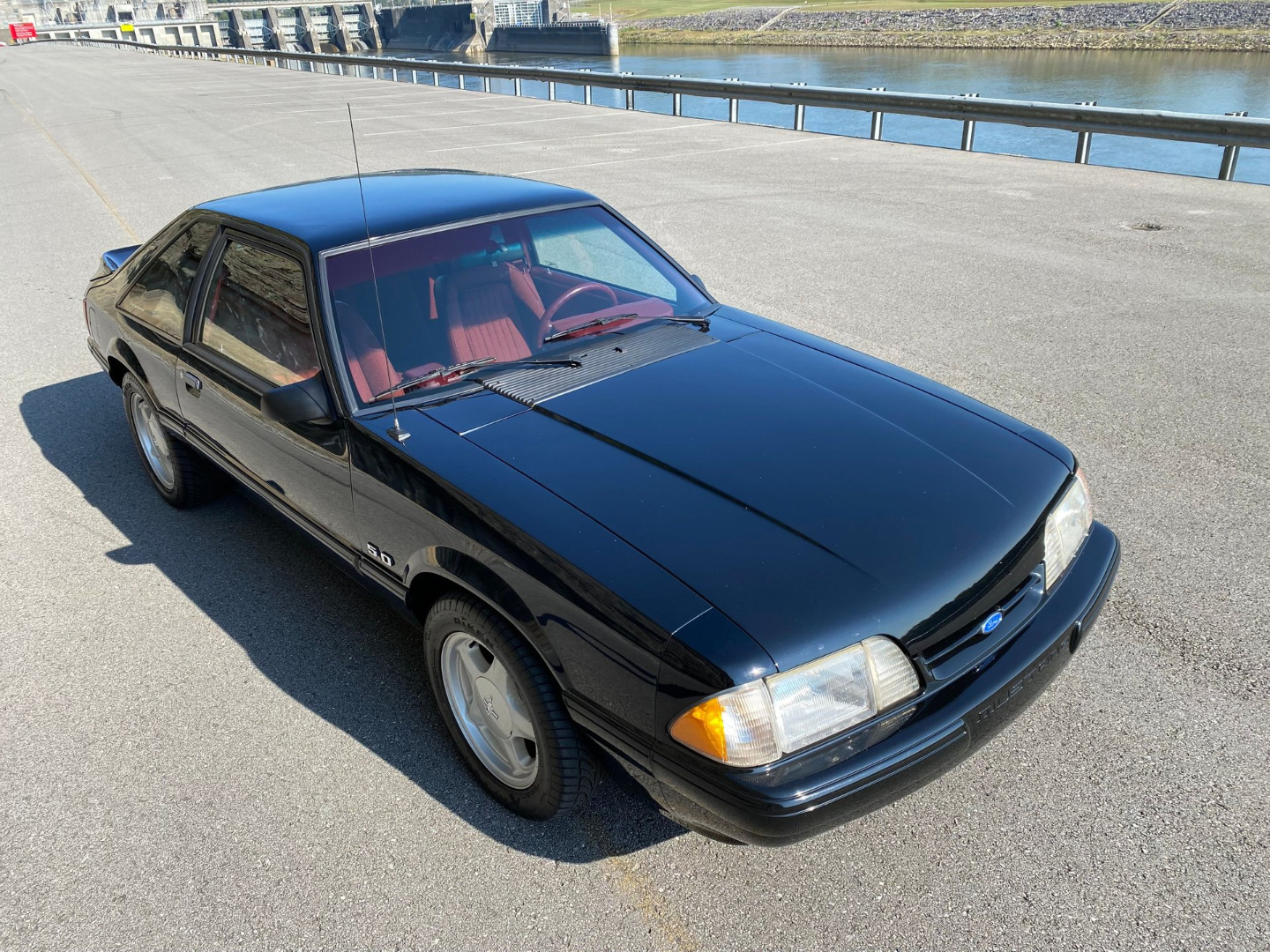 car-20470-1993-ford-mustang16.jpeg