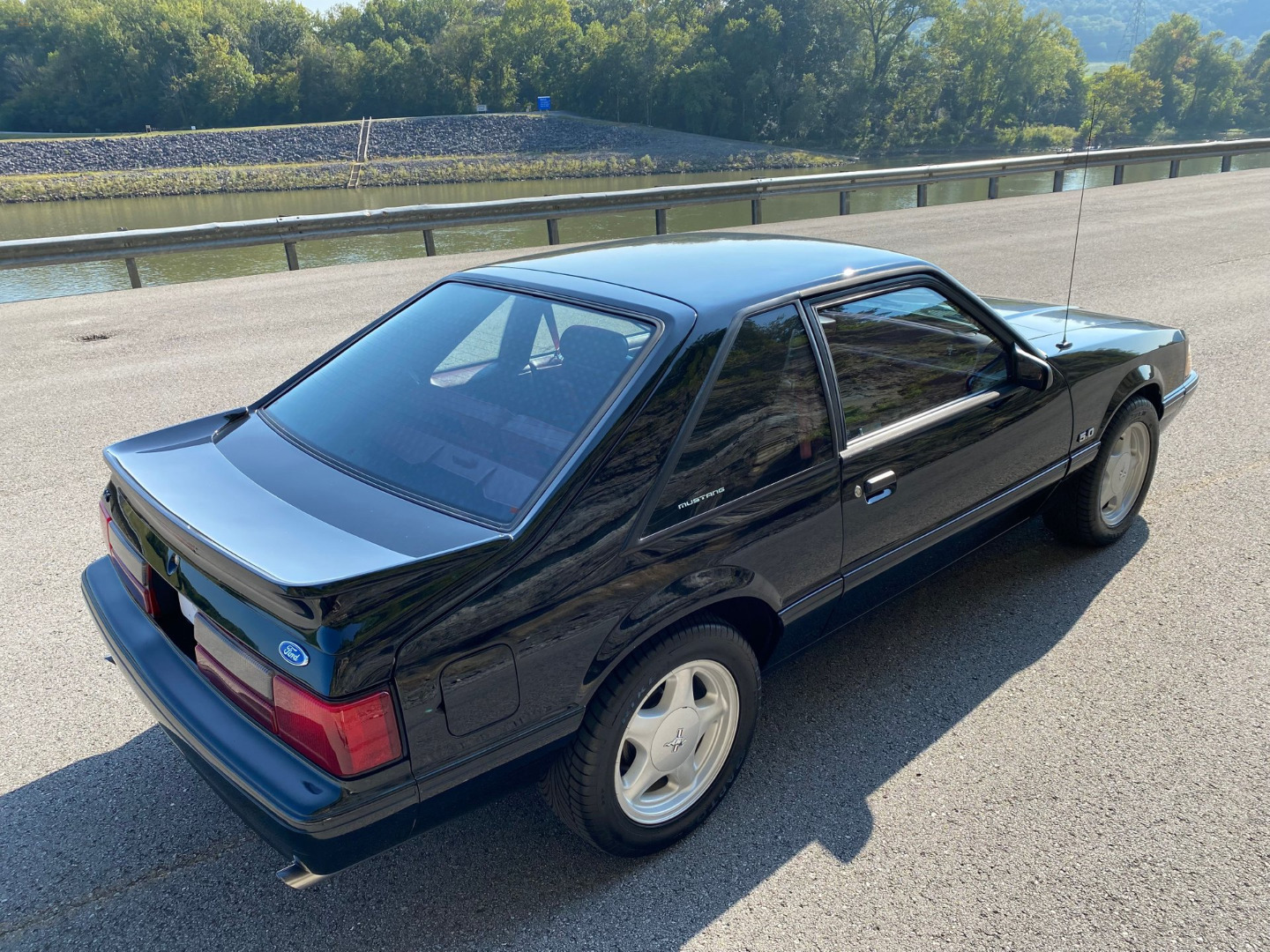 car-20470-1993-ford-mustang17.jpeg