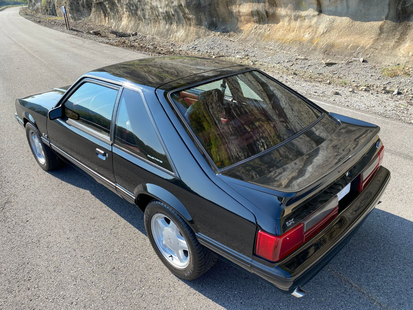 car-20470-1993-ford-mustang18.jpeg