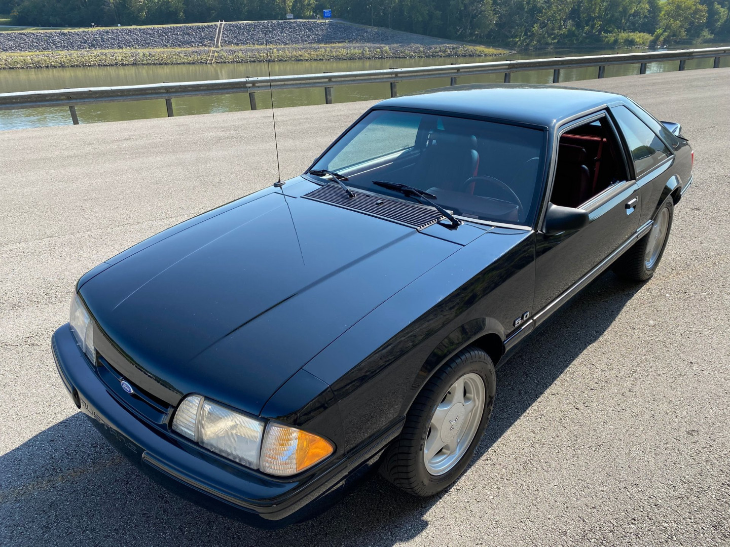 car-20470-1993-ford-mustang70.jpeg