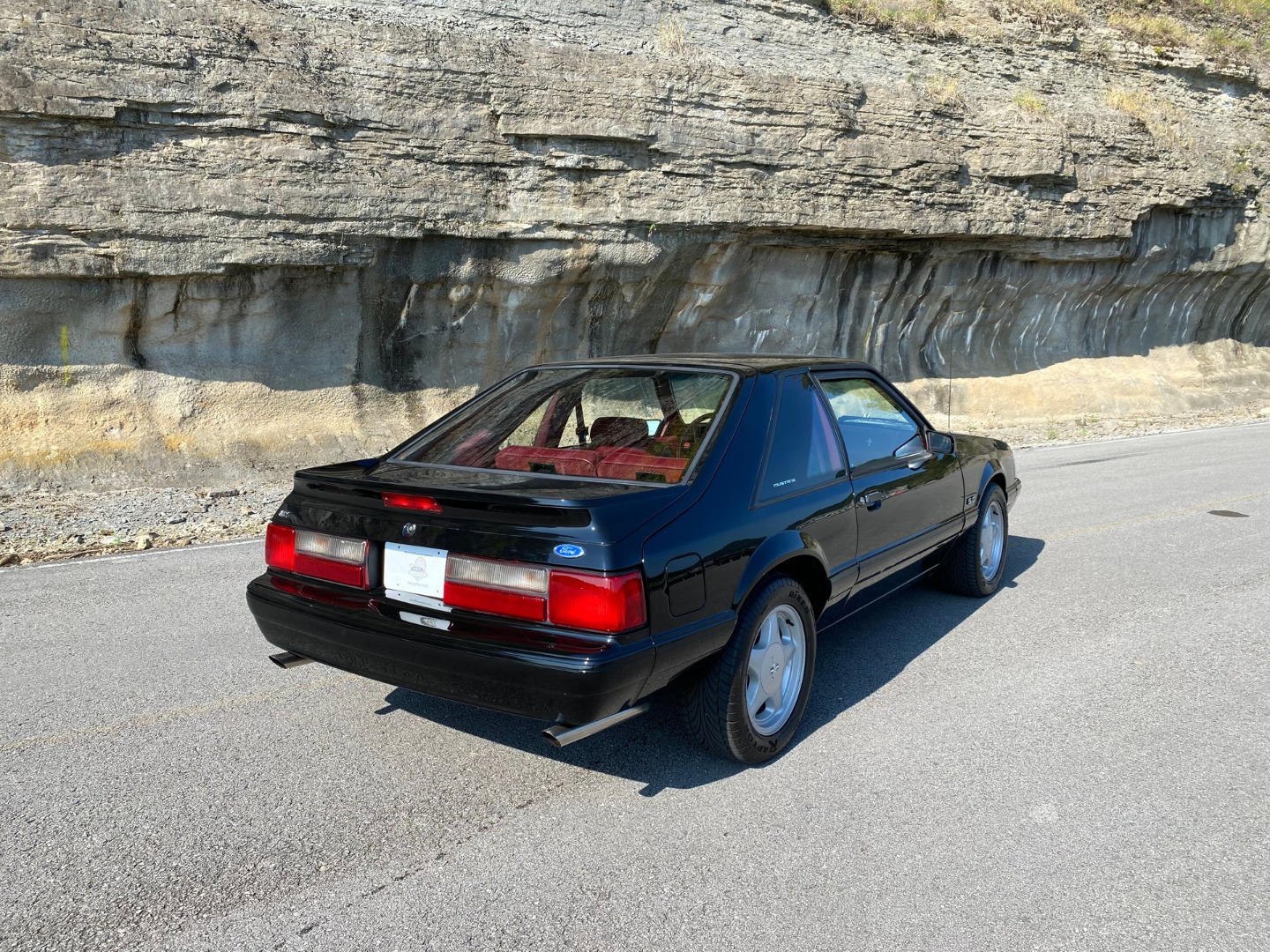 car-20470-1993-ford-mustang8.jpeg