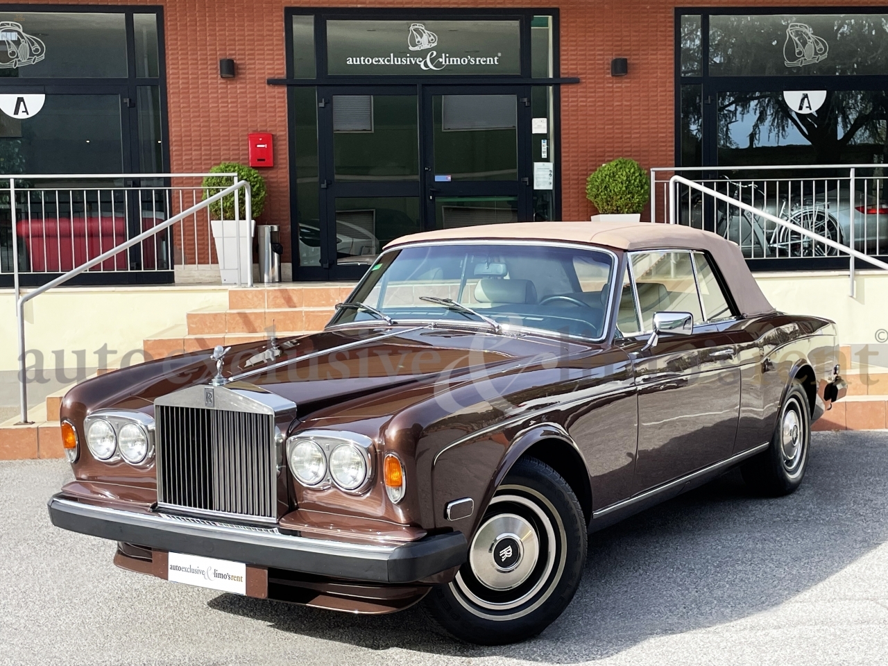 car-21951-Rolls_Royce_Corniche_Cabrio-5-.jpg