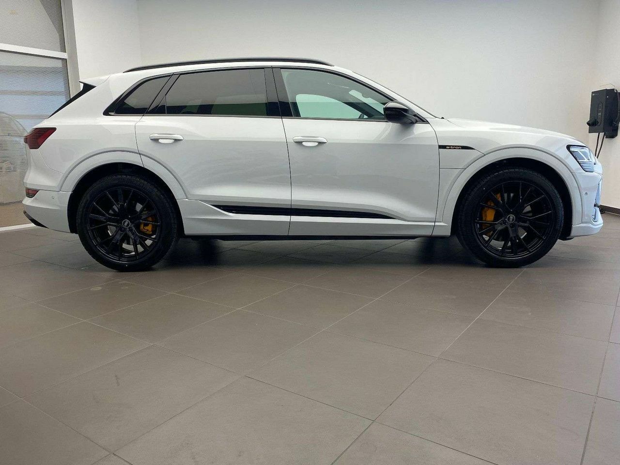 car-24270-216061_04.jpg