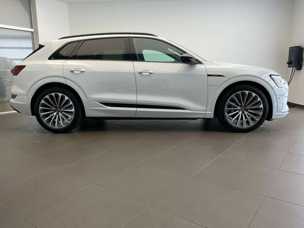 car-24298-216068_04.jpg