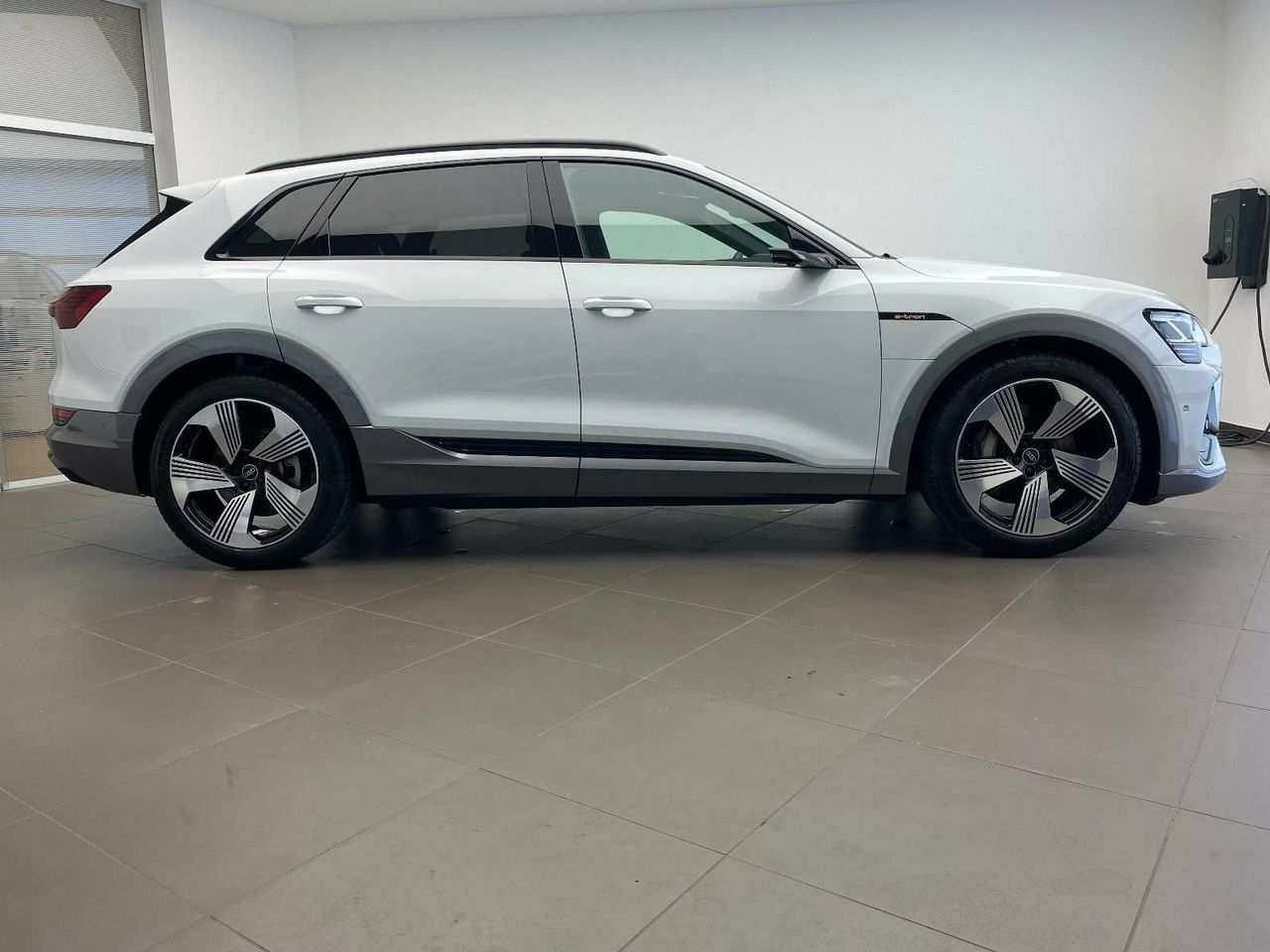 car-24383-216002_04.jpg