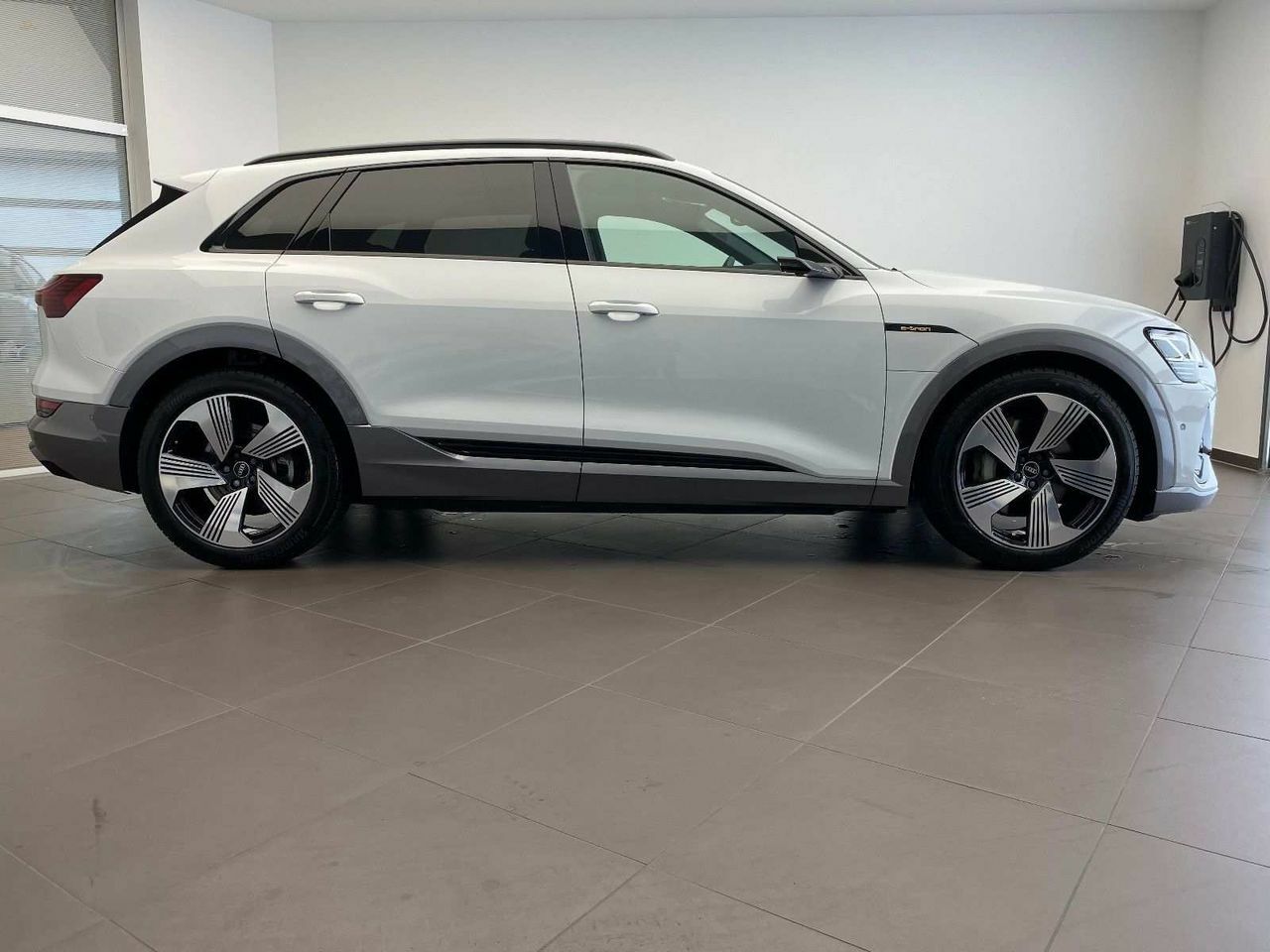 car-24387-215996_04.jpg