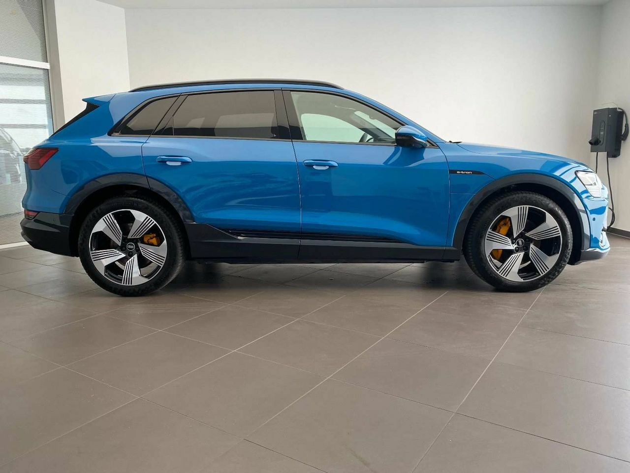 car-24411-216066_04.jpg