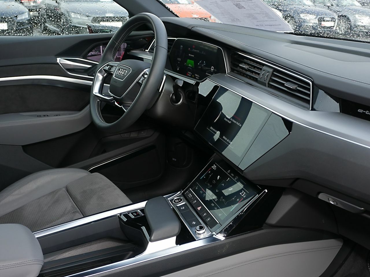 car-24415-LAU-FL900_05.jpg