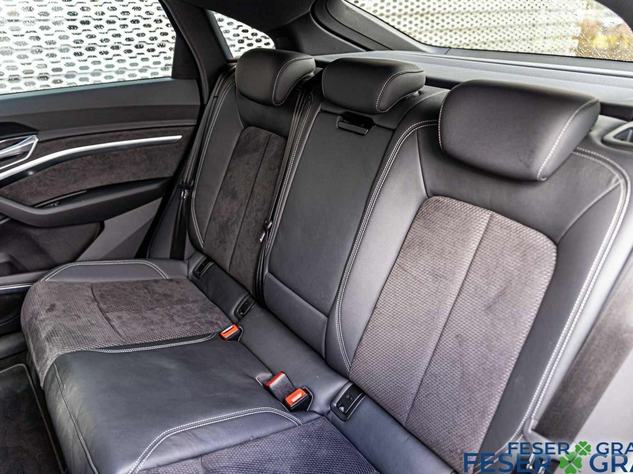 car-24416-215211_12.jpg