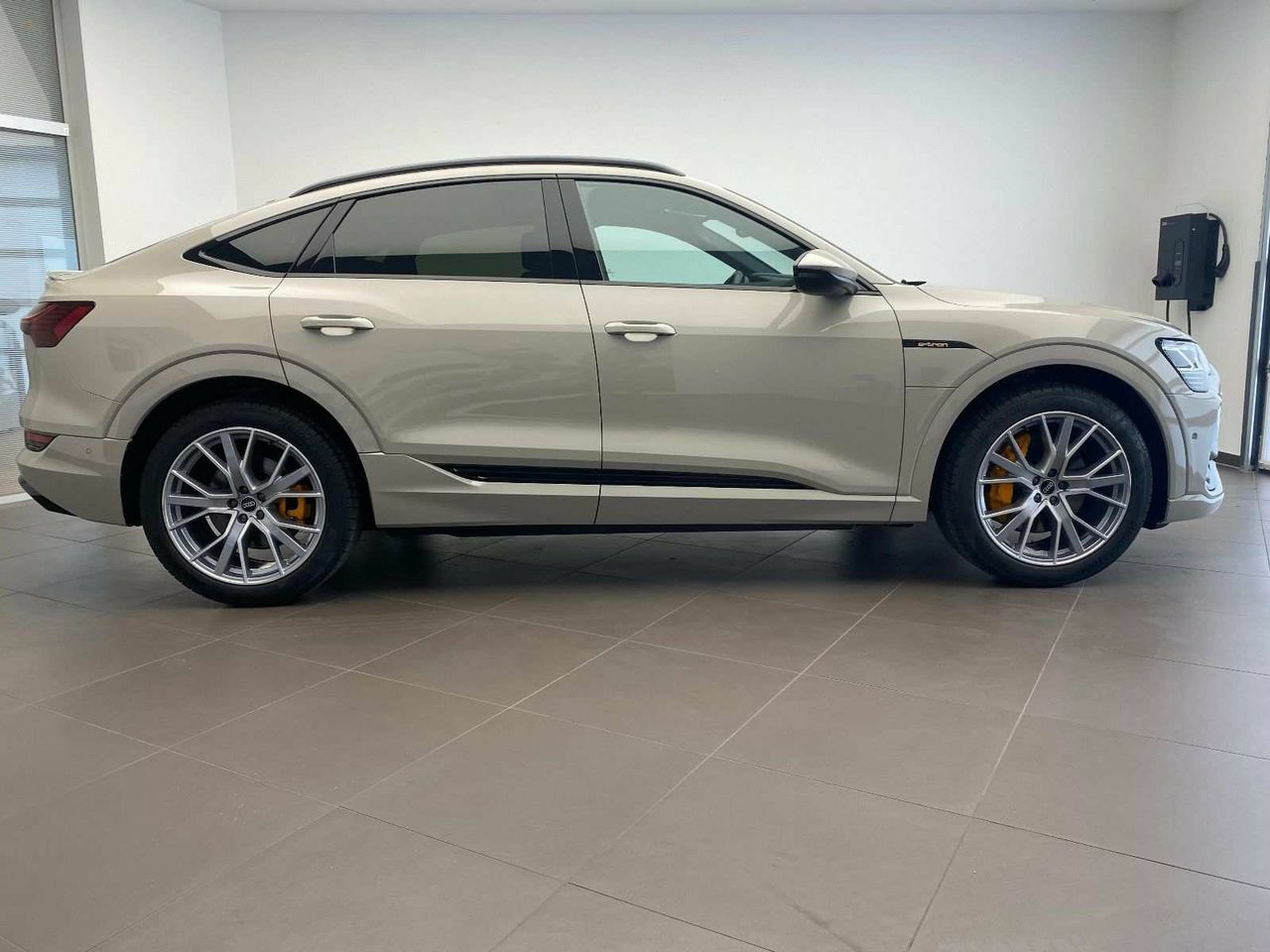 car-24417-216055_04.jpg