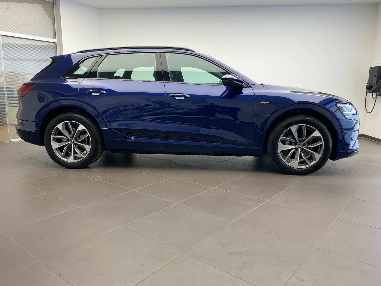 car-24430-215475_04.jpg