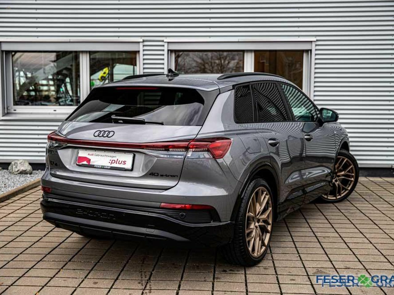 car-24562-A23-8505_02.jpg