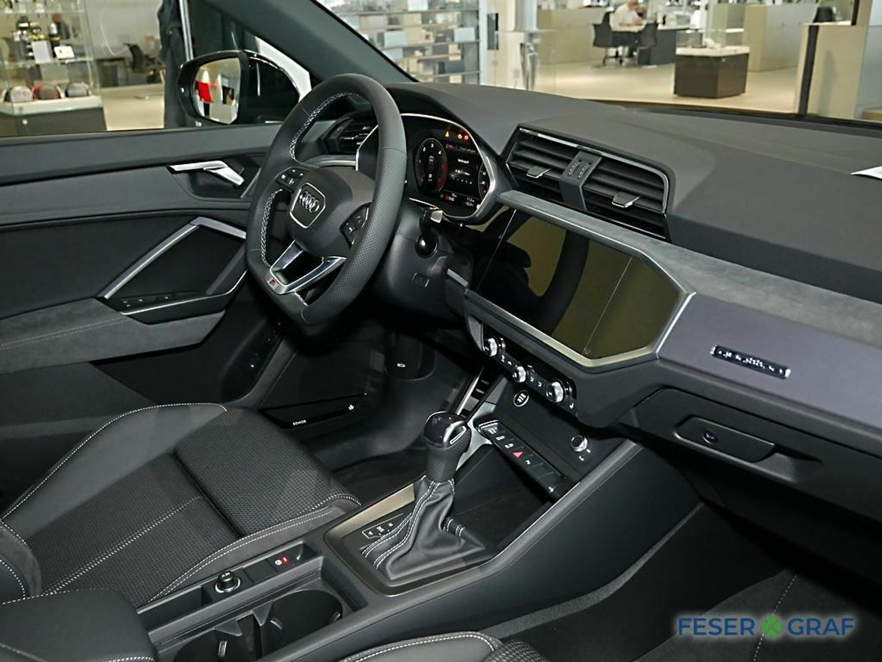 car-24606-MXD111_04.jpg