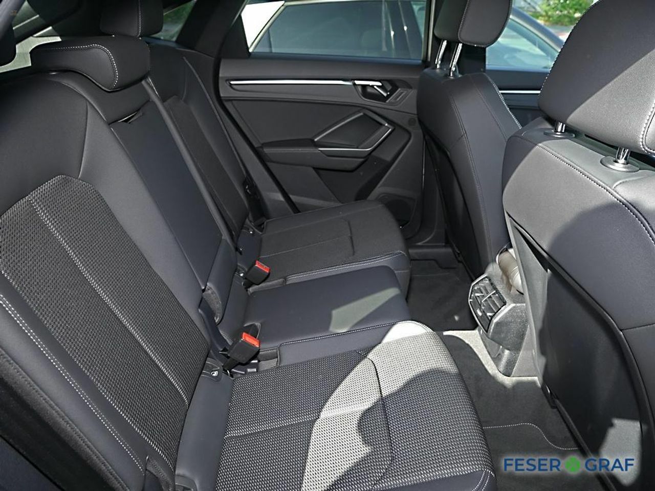 car-24687-1095110_06.jpg