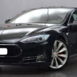 Tesla Model S Eektro Schwarz Metallic