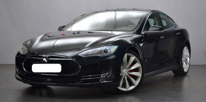 Tesla Model S Eektro Schwarz Metallic