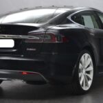 Tesla Model S Eektro Schwarz Metallic