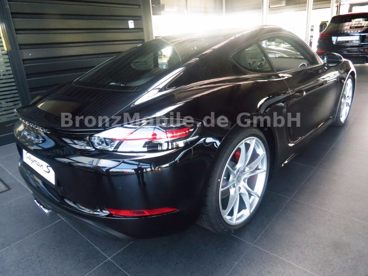 Porsche 718 Cayman S Schwarz Automatik