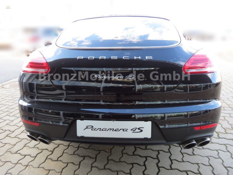 Porsche Panamera 4S Tiefschwarzmetallic Automatik